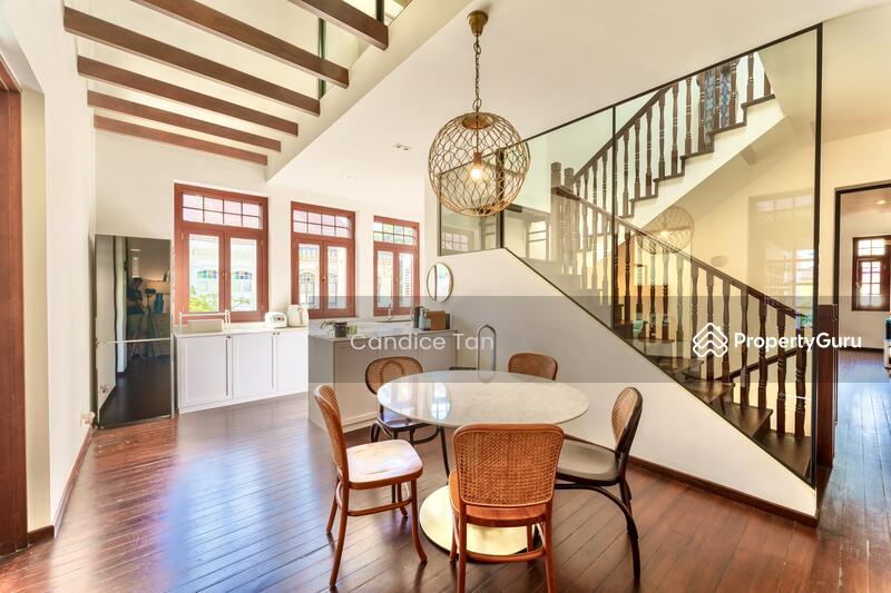 Prop-GPT: Corner Terrace: D15  Fall in  with this beautifully renovated corner terrace