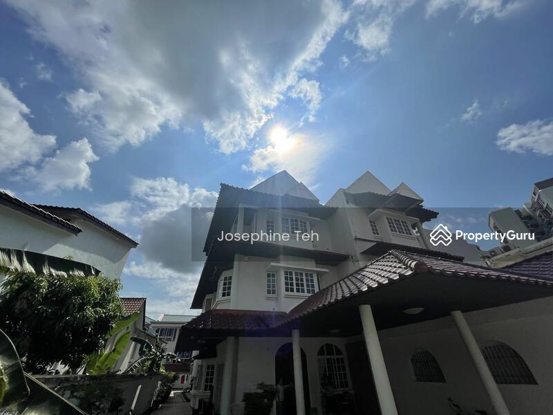 Prop-GPT: Semi-Detached: D19  Simon Place