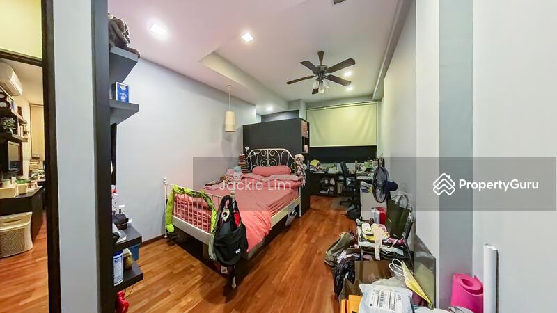 Corner Terrace for Sale: D26, 789212