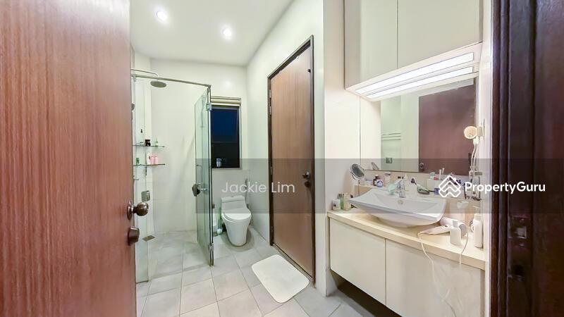 Corner Terrace for Sale: D26, 789212