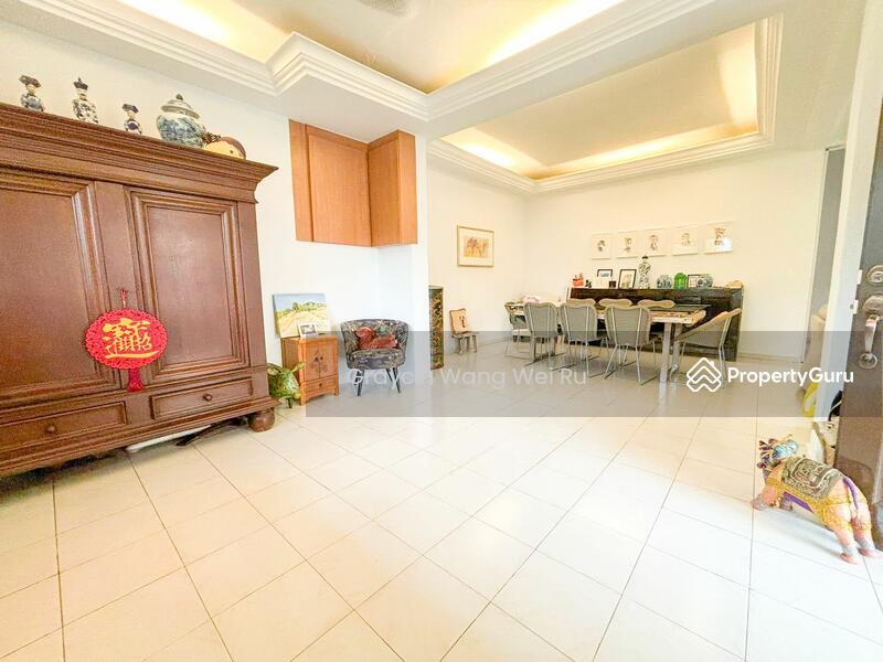Prop-GPT: Semi-Detached: D10 Holland Greenleaf View