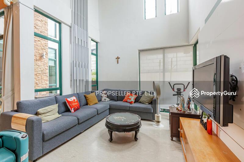 Prop-GPT: Corner Terrace: D16  Kew Drive