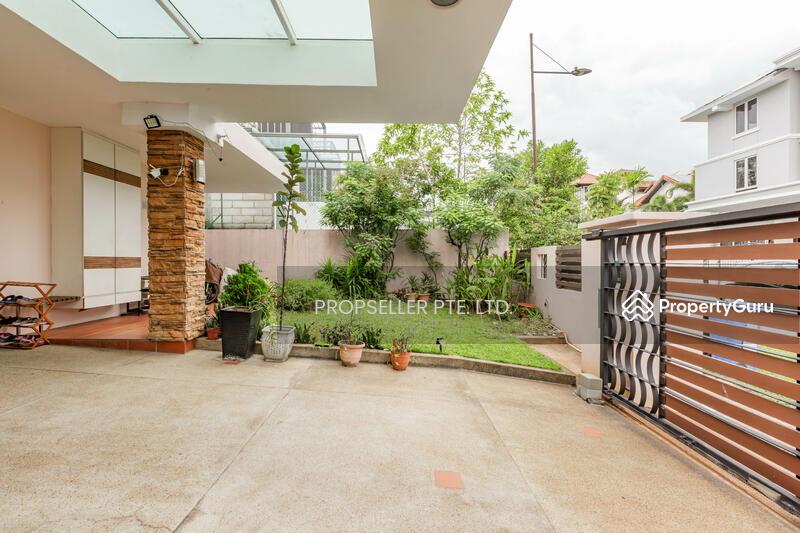 Corner Terrace for Sale: D16, 467959