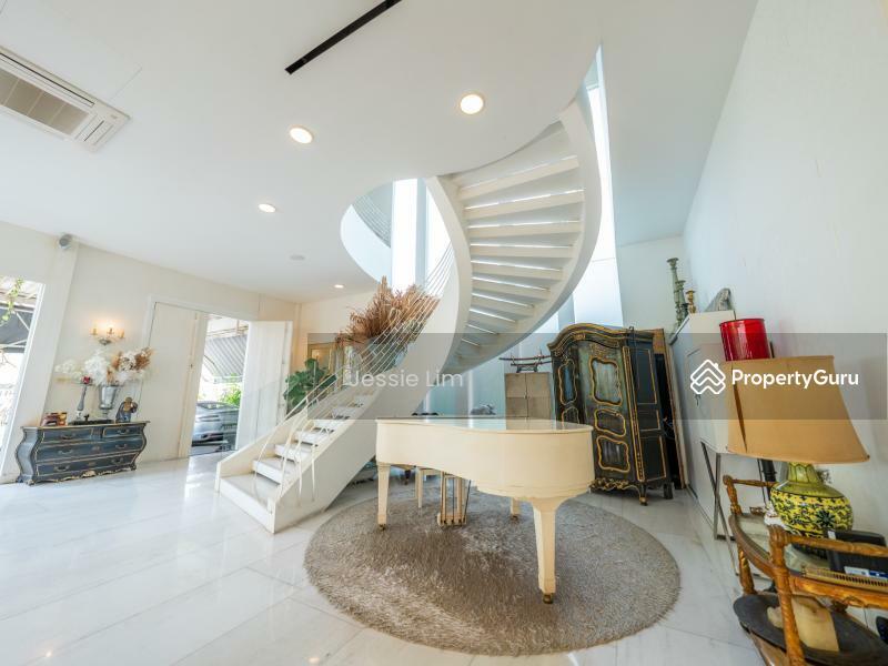 Prop-GPT: Bungalow: D15  ALMOST SOLDSole Agt! Bungalow @Siglap   Call 81136622