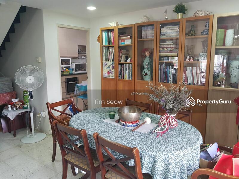 Corner Terrace for Sale: D20, 579024