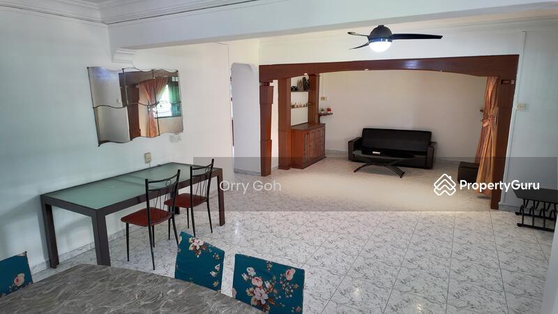 Prop-GPT: HDB Flat: D27 Yishun 242 Yishun Ring Road