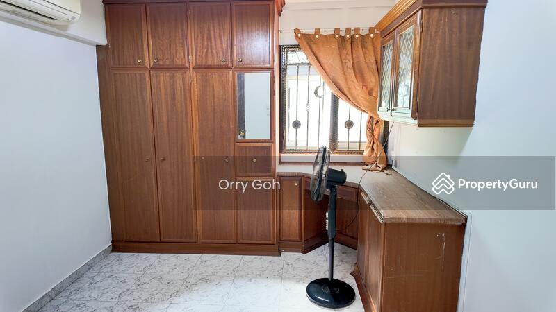 HDB Flat for Sale, 242 Yishun Ring Road, SGD 708,000 | 99-year lease