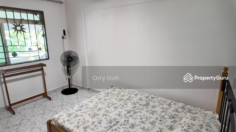HDB Flat for Sale, 242 Yishun Ring Road, SGD 708,000 | 99-year lease