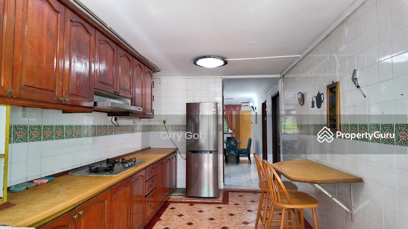HDB Flat for Sale, 242 Yishun Ring Road, SGD 708,000 | 99-year lease