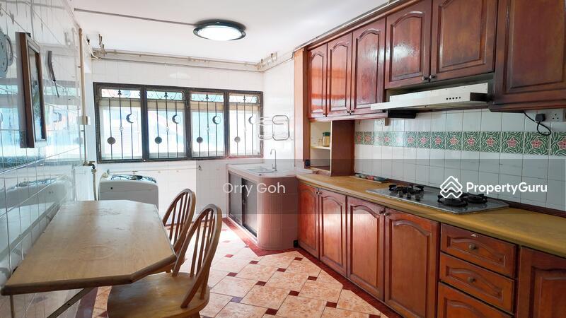 HDB Flat for Sale, 242 Yishun Ring Road, SGD 708,000 | 99-year lease