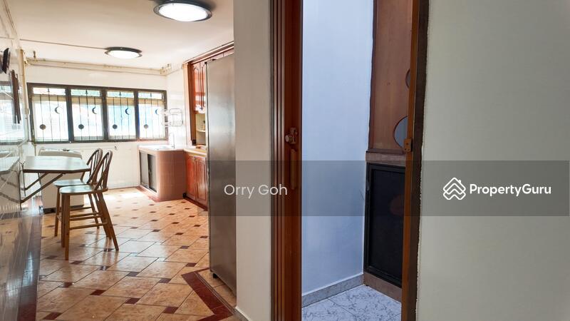 HDB Flat for Sale, 242 Yishun Ring Road, SGD 708,000 | 99-year lease