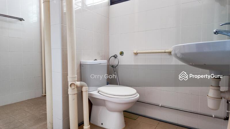 HDB Flat for Sale, 242 Yishun Ring Road, SGD 708,000 | 99-year lease
