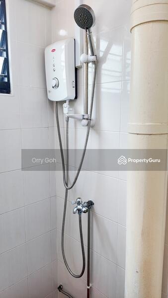 HDB Flat for Sale, 242 Yishun Ring Road, SGD 708,000 | 99-year lease