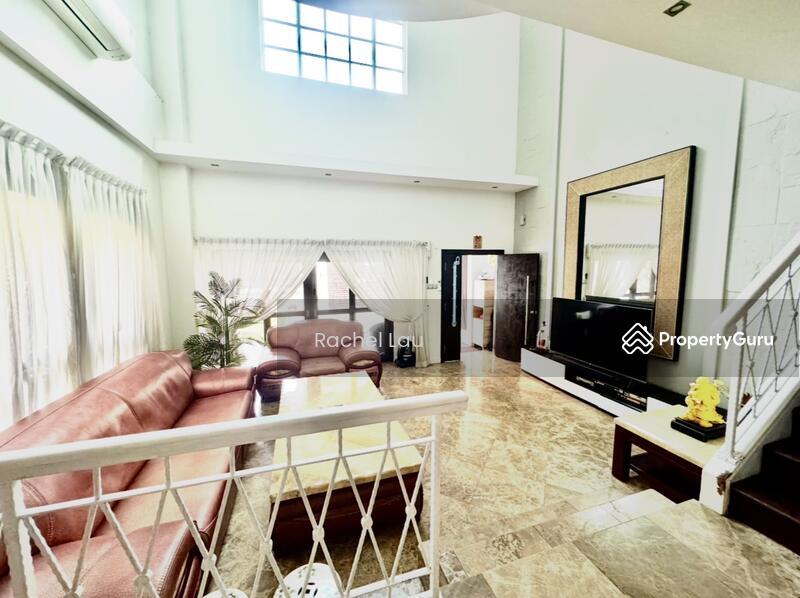 Prop-GPT: Corner Terrace: D16  Kew Avenue