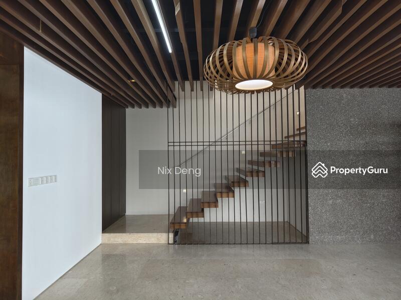 Prop-GPT: Semi-Detached: D16  Resort Style D16 3-Sty Semi D Bayshore MRT