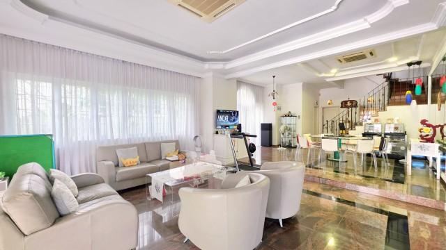 Prop-GPT: Semi-Detached: D19 Serangoon Garden  D19  8.7.0.0.6.6.6.1 Original 2.5 Sty Semi-D @ Serangoon Garden