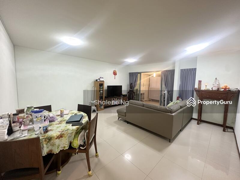 Prop-GPT: HDB Flat: D18  515B Tampines Central 7