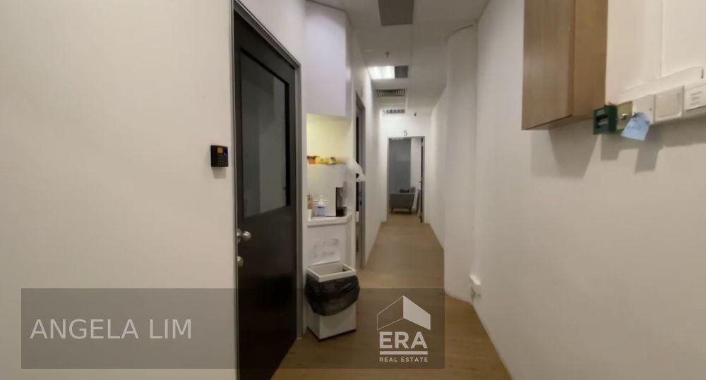 Prop-GPT: Shop Space (Mall):   Eu Tong Sen Street Furama City Centre Singapore For Sale
