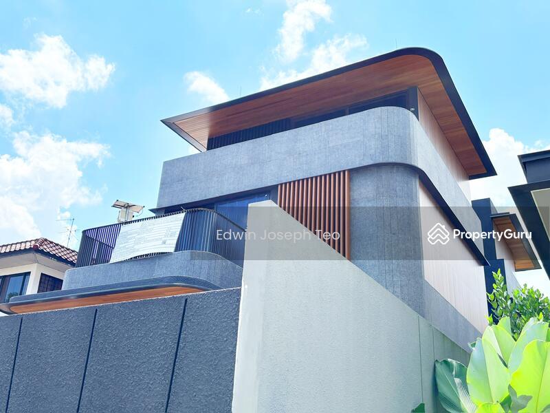 Prop-GPT: Detached: D10   Exclusive! View Daily! NS Facing  NEW Detached near Victoria Park, Pool & Lift