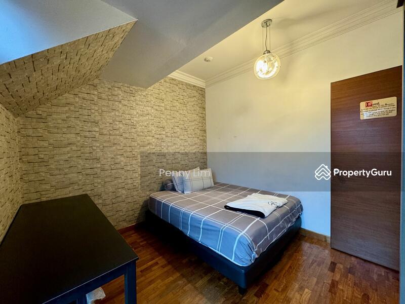Corner Terrace for Sale: D16, 486000