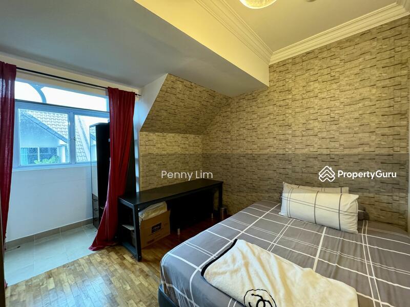 Corner Terrace for Sale: D16, 486000