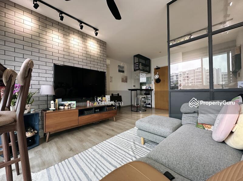 Prop-GPT: HDB Flat: D19 Punggol 269B Punggol Field