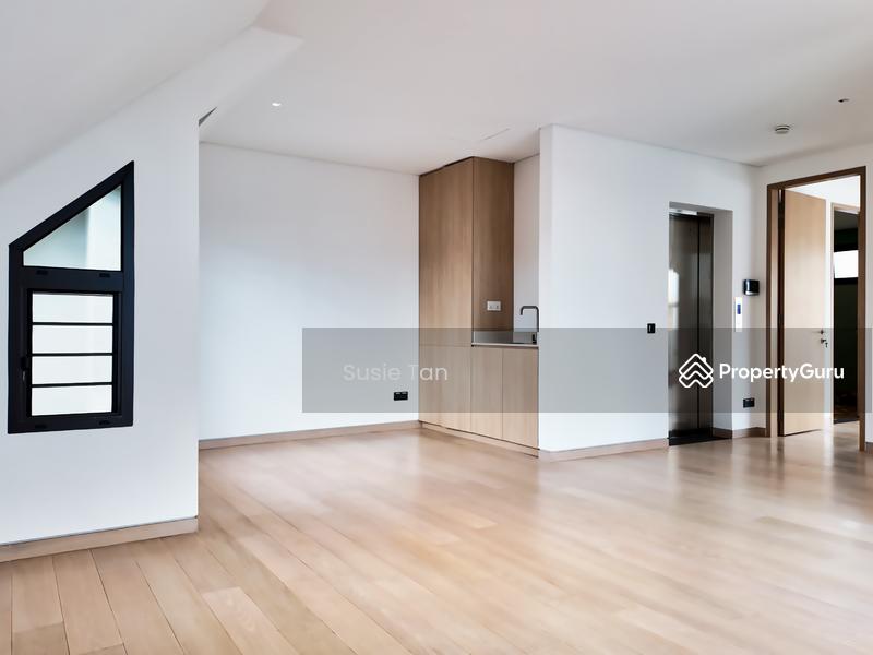 Semi-Detached for Sale: D19, 559749
