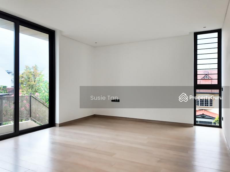 Semi-Detached for Sale: D19, 559749