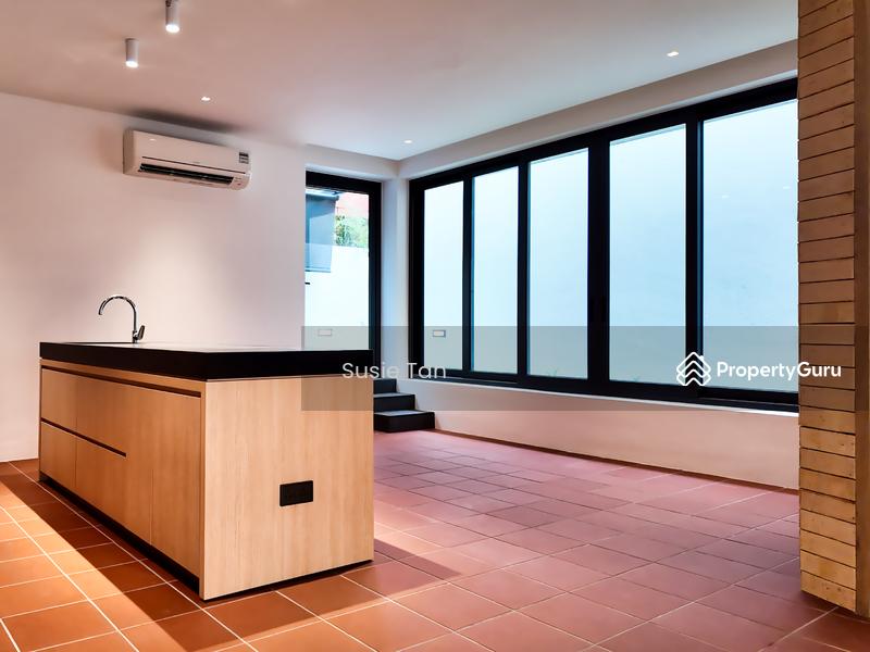 Semi-Detached for Sale: D19, 559749