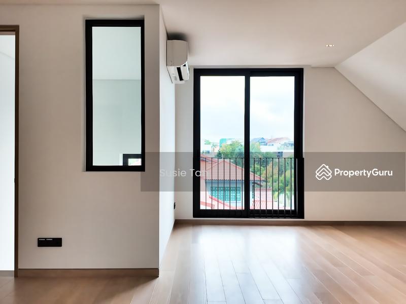 Semi-Detached for Sale: D19, 559749