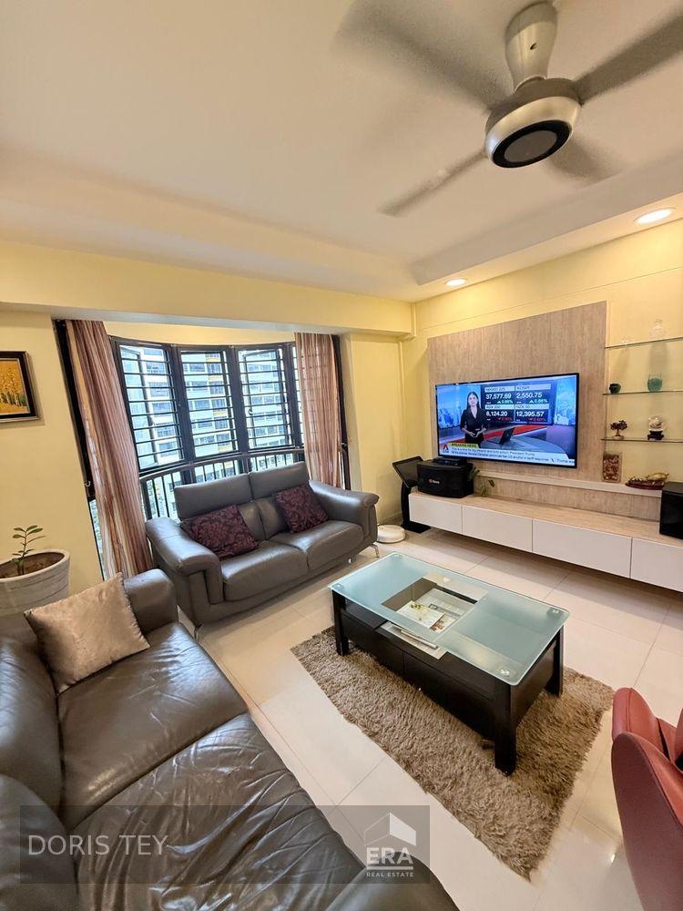 Prop-GPT: HDB - 4 room:   Choa Chu Kang Street 64 642 Choa Chu Kang Street 64 For Sale