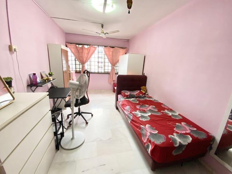 HDB Apartment for Sale, 425 Choa Chu Kang Avenue 4 HDB Apartment For Sale, $555,000, 3 Bed 2 Bath 1,119 sqft $496.00 psf, SGD 555,000 | 99-year Leasehold