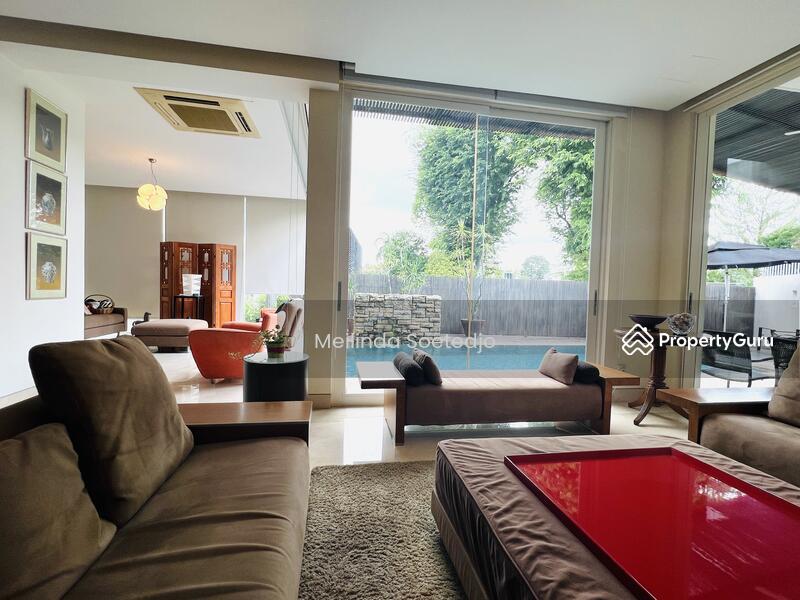 Prop-GPT: Detached: D10 Holland Maple Avenue Bungalow 6 bed, 2.5 storey plus basement