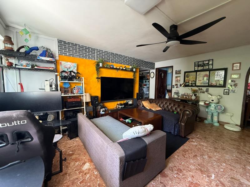 HDB Apartment for Sale, 222 Lorong 8 Toa Payoh HDB Apartment For Sale, $530,000, 3 Bed 1 Bath 882 sqft $601.00 psf, SGD 530,000 | 99-year Leasehold