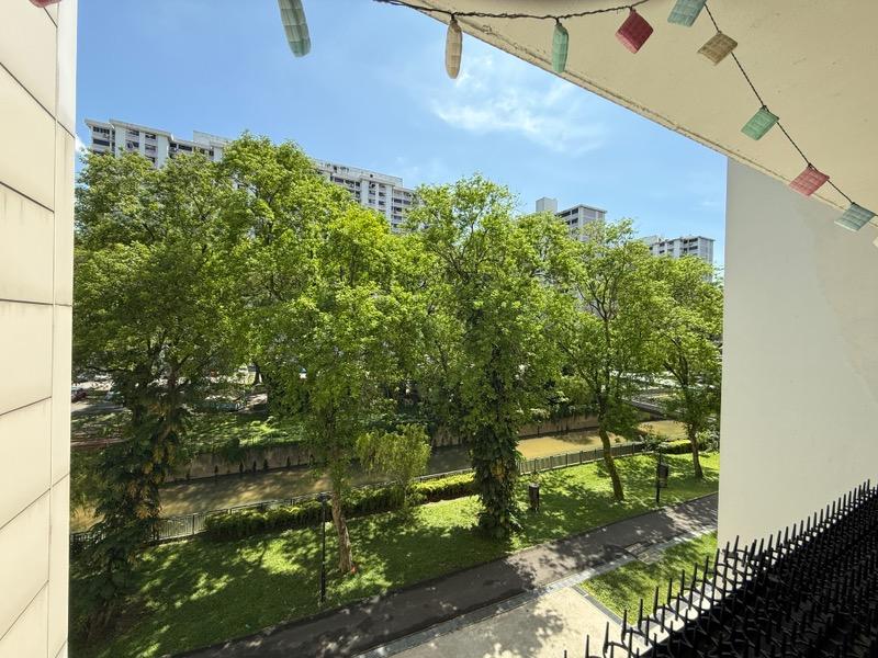 HDB Apartment for Sale, 222 Lorong 8 Toa Payoh HDB Apartment For Sale, $530,000, 3 Bed 1 Bath 882 sqft $601.00 psf, SGD 530,000 | 99-year Leasehold