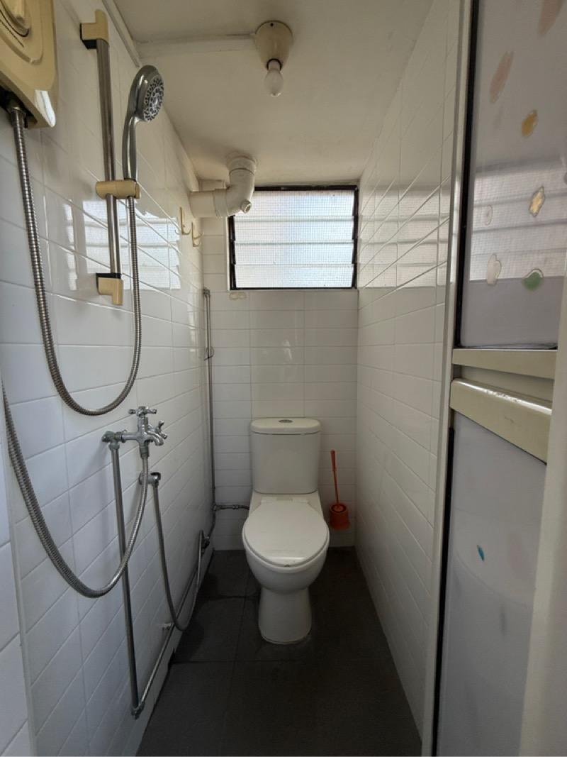 HDB Apartment for Sale, 222 Lorong 8 Toa Payoh HDB Apartment For Sale, $530,000, 3 Bed 1 Bath 882 sqft $601.00 psf, SGD 530,000 | 99-year Leasehold