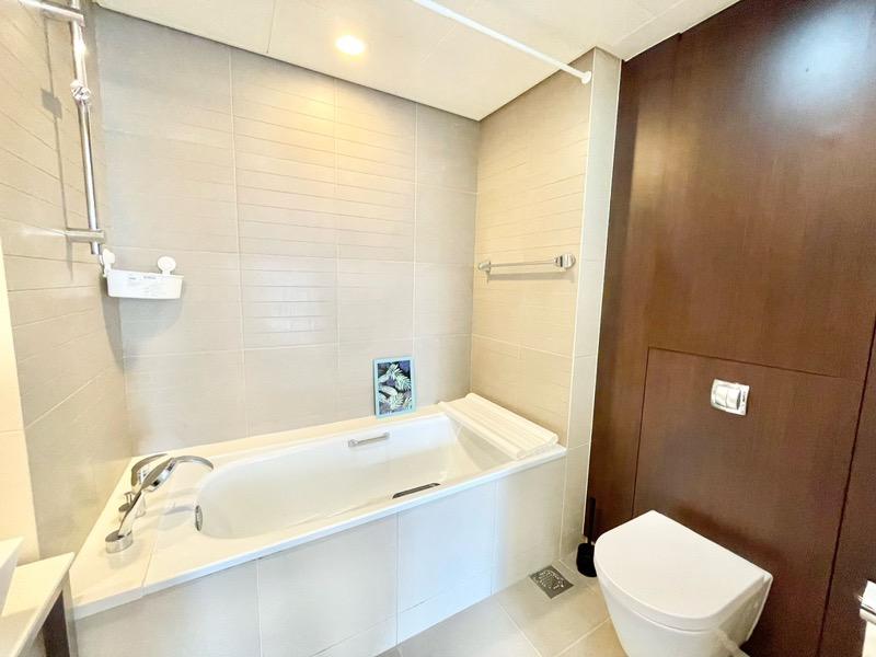 Condominium for Sale, The Sail @ Marina Bay Condominium For Sale, $1,799,999, 4 Bed 2 Bath 893 sqft $2,016.00 psf, SGD 1,799,999 | 99-year Leasehold