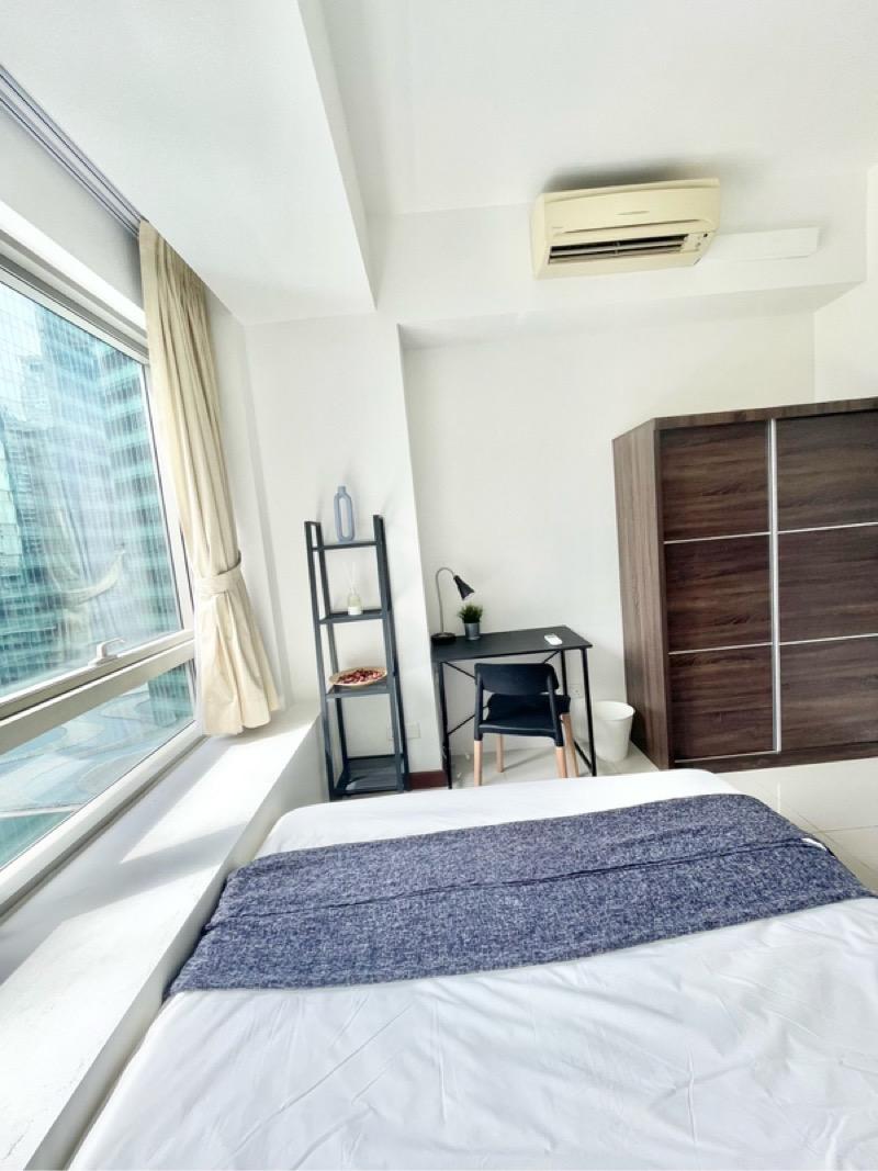 Condominium for Sale, The Sail @ Marina Bay Condominium For Sale, $1,799,999, 4 Bed 2 Bath 893 sqft $2,016.00 psf, SGD 1,799,999 | 99-year Leasehold