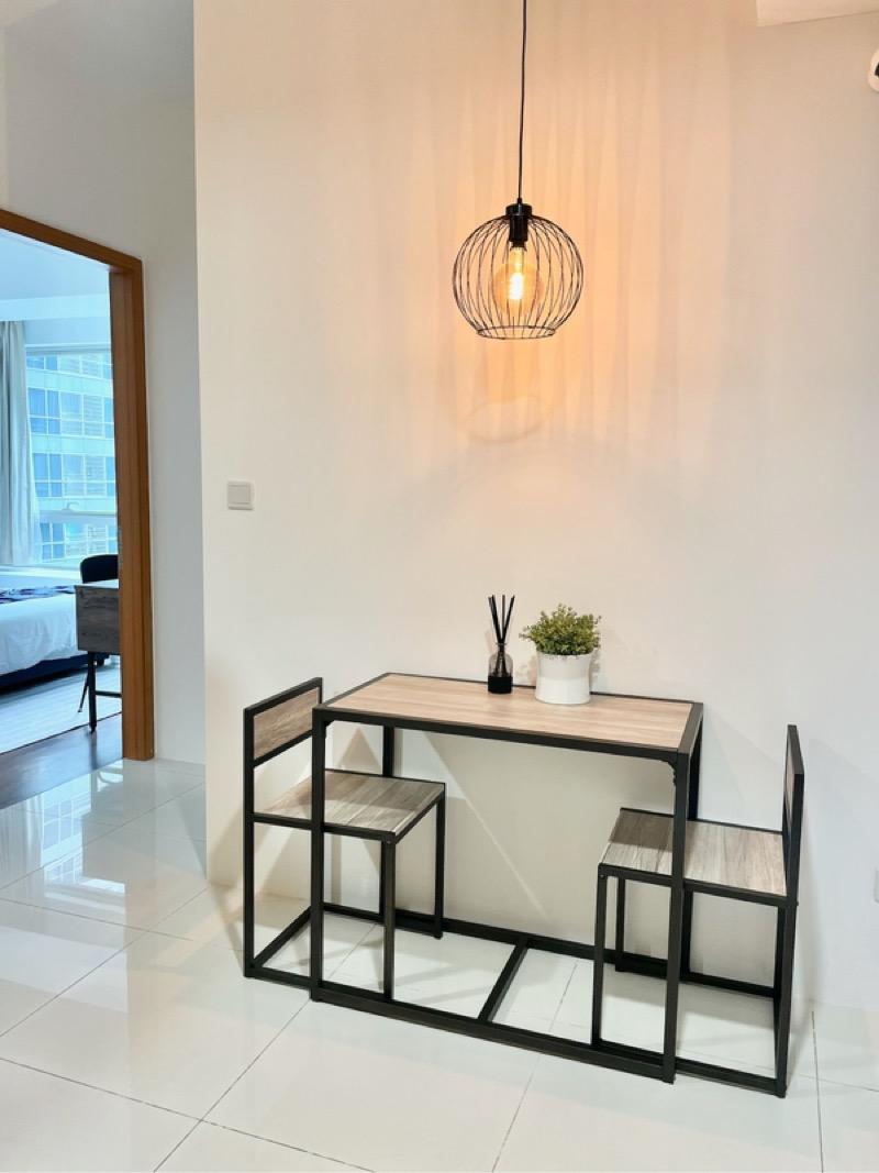 Condominium for Sale, The Sail @ Marina Bay Condominium For Sale, $1,799,999, 4 Bed 2 Bath 893 sqft $2,016.00 psf, SGD 1,799,999 | 99-year Leasehold