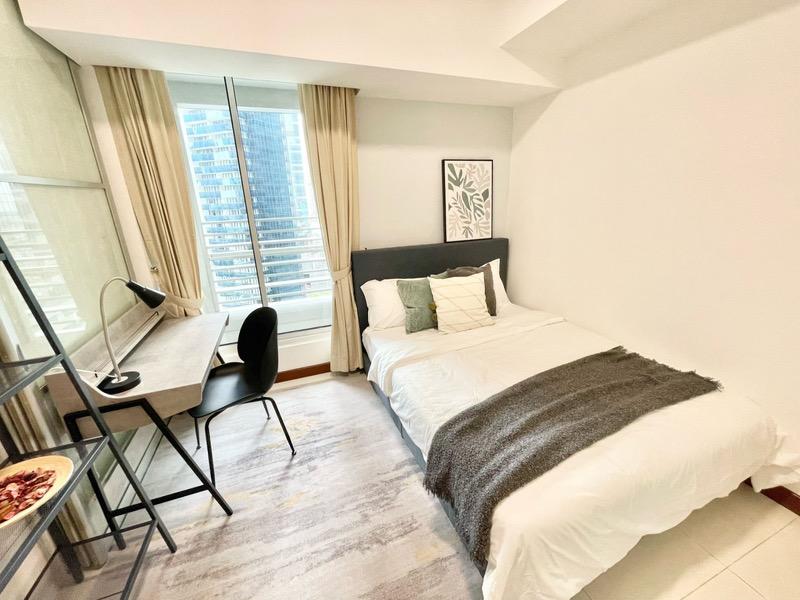Condominium for Sale, The Sail @ Marina Bay Condominium For Sale, $1,799,999, 4 Bed 2 Bath 893 sqft $2,016.00 psf, SGD 1,799,999 | 99-year Leasehold