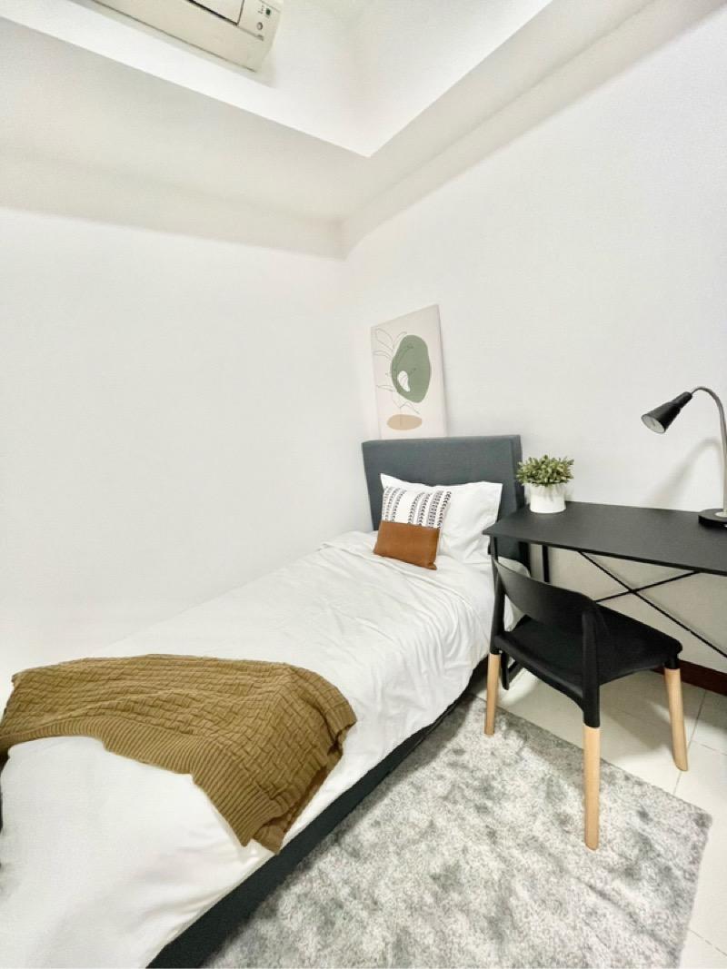 Condominium for Sale, The Sail @ Marina Bay Condominium For Sale, $1,799,999, 4 Bed 2 Bath 893 sqft $2,016.00 psf, SGD 1,799,999 | 99-year Leasehold