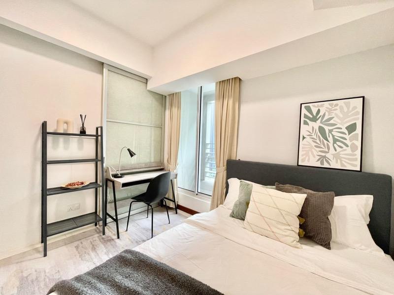 Condominium for Sale, The Sail @ Marina Bay Condominium For Sale, $1,799,999, 4 Bed 2 Bath 893 sqft $2,016.00 psf, SGD 1,799,999 | 99-year Leasehold