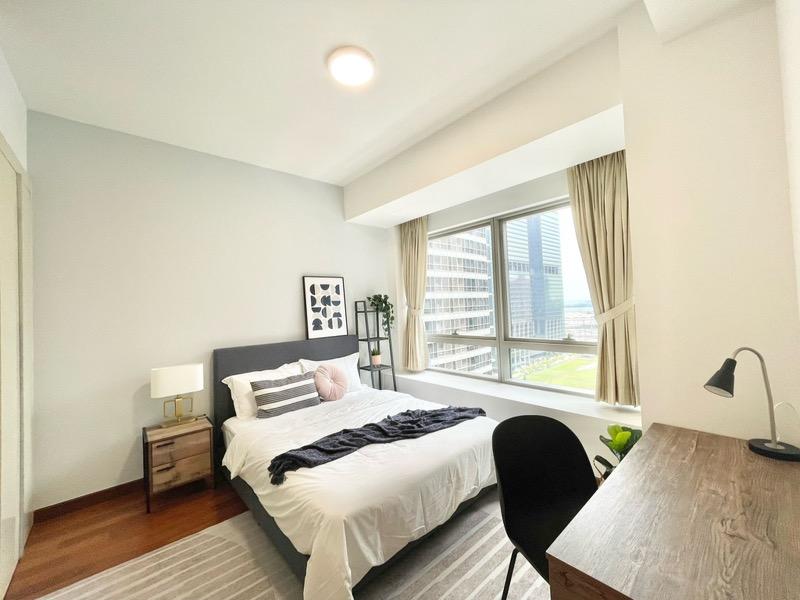 Condominium for Sale, The Sail @ Marina Bay Condominium For Sale, $1,799,999, 4 Bed 2 Bath 893 sqft $2,016.00 psf, SGD 1,799,999 | 99-year Leasehold