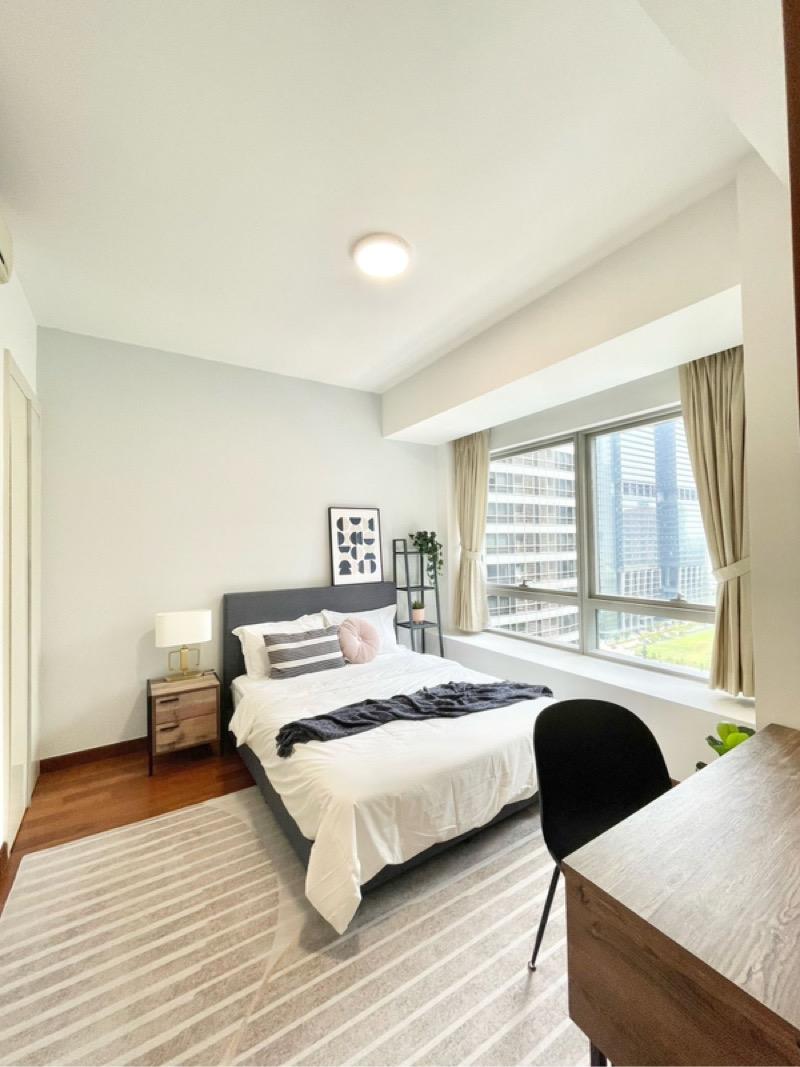 Condominium for Sale, The Sail @ Marina Bay Condominium For Sale, $1,799,999, 4 Bed 2 Bath 893 sqft $2,016.00 psf, SGD 1,799,999 | 99-year Leasehold