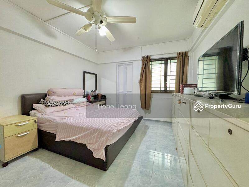 HDB Flat for Sale, 260 Yishun Street 22, SGD 608,000 | 99-year lease