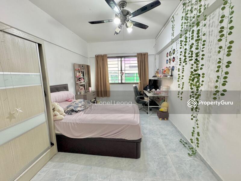 HDB Flat for Sale, 260 Yishun Street 22, SGD 608,000 | 99-year lease
