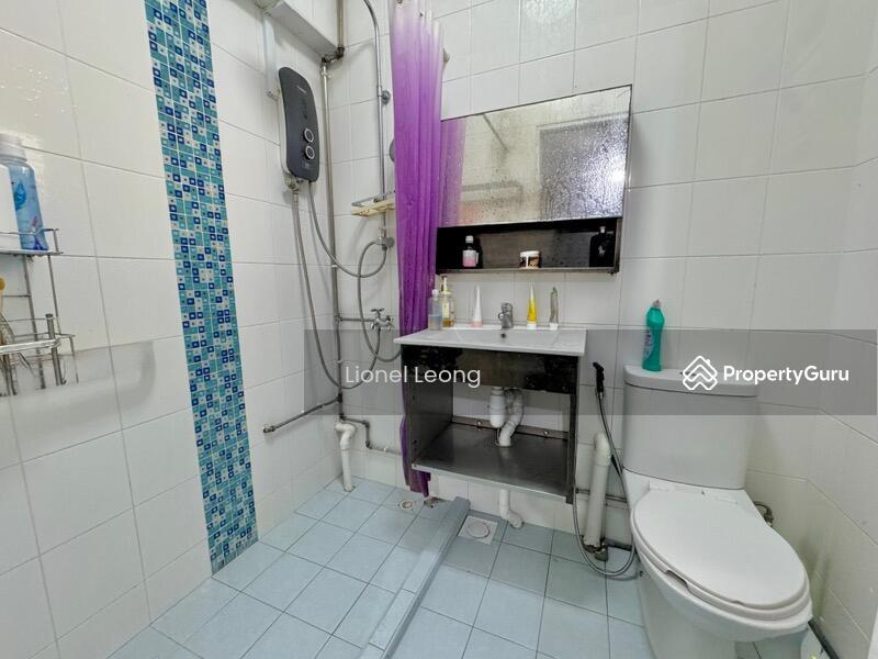 HDB Flat for Sale, 260 Yishun Street 22, SGD 608,000 | 99-year lease