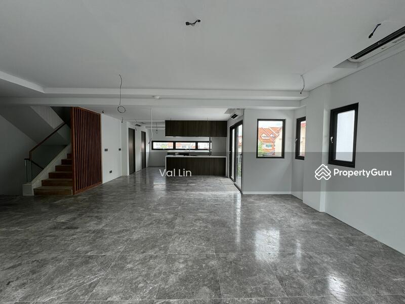 Prop-GPT: Corner Terrace: D20  Serangoon Garden Brand New TOP Move Ready ? Brand New w Basement, Lift & Pool