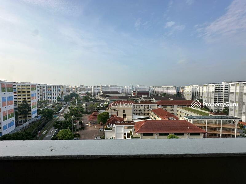 Prop-GPT: HDB Flat: D27 Yishun 642 Yishun Street 61
