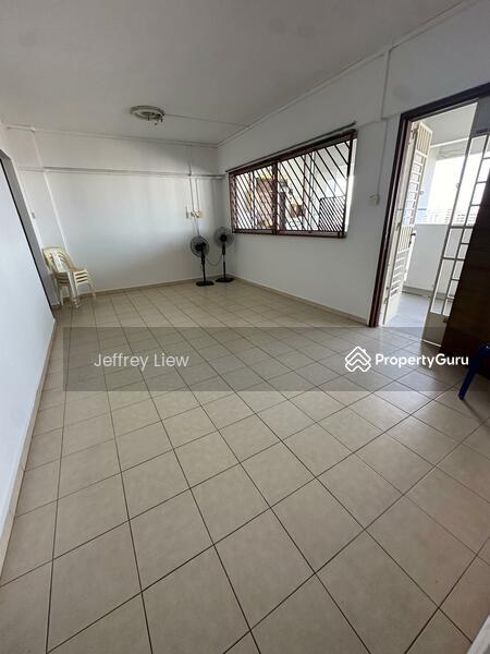 HDB Flat for Sale, 642 Yishun Street 61, SGD 525,000 | 99-year lease